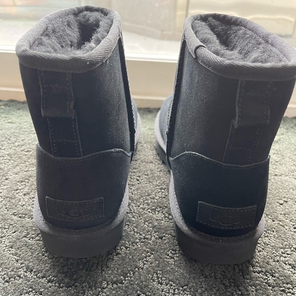 UGG Classic Mini Bootie - Picture 9 of 11